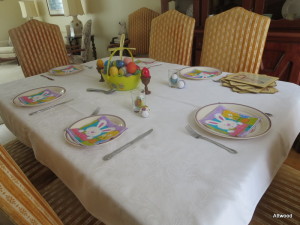 I love my mom's tables.  They are always so festive.